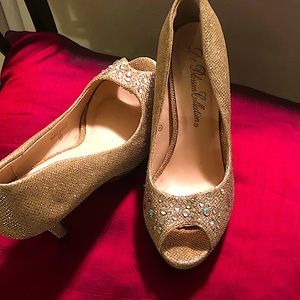 De Blossom Collection gold open toe jeweled heels